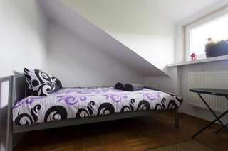 Проживание в семье Rent0nline Brwinow Rooms Brwinów Небольшой двухместный номер с 2 отдельными кроватями - №3-7