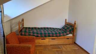 Проживание в семье Rent0nline Brwinow Rooms Brwinów Небольшой двухместный номер с 2 отдельными кроватями - №3-13