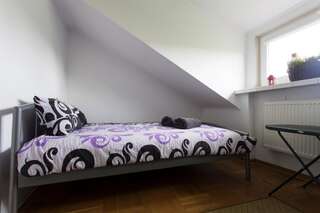 Проживание в семье Rent0nline Brwinow Rooms Brwinów Небольшой двухместный номер с 2 отдельными кроватями - №3-16