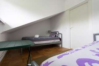 Проживание в семье Rent0nline Brwinow Rooms Brwinów Небольшой двухместный номер с 2 отдельными кроватями - №3-17